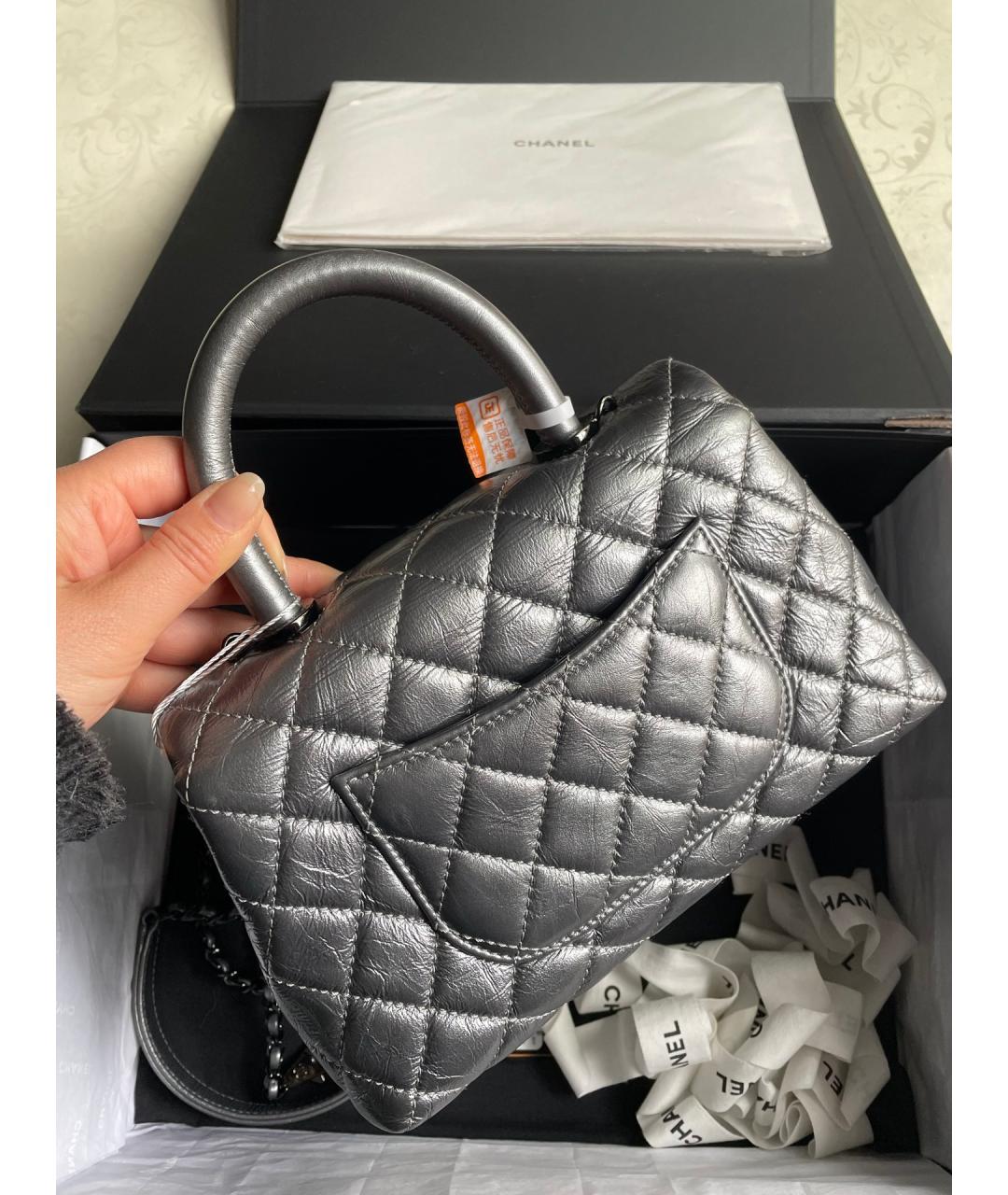CHANEL Серая кожаная сумка с короткими ручками, фото 3