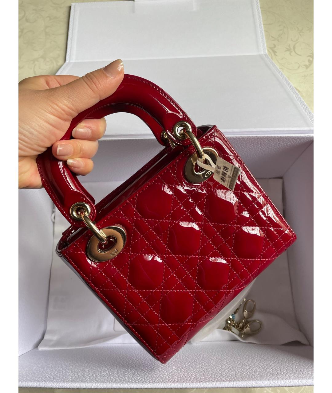 CHRISTIAN DIOR Красная сумка с короткими ручками из лакированной кожи, фото 3
