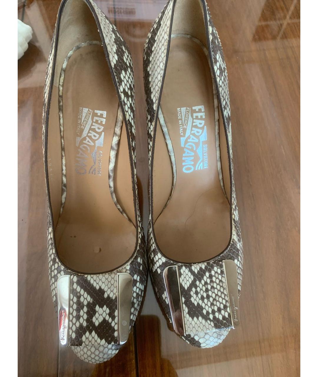 FERRAGAMO Бежевые туфли из экзотической кожи, фото 2