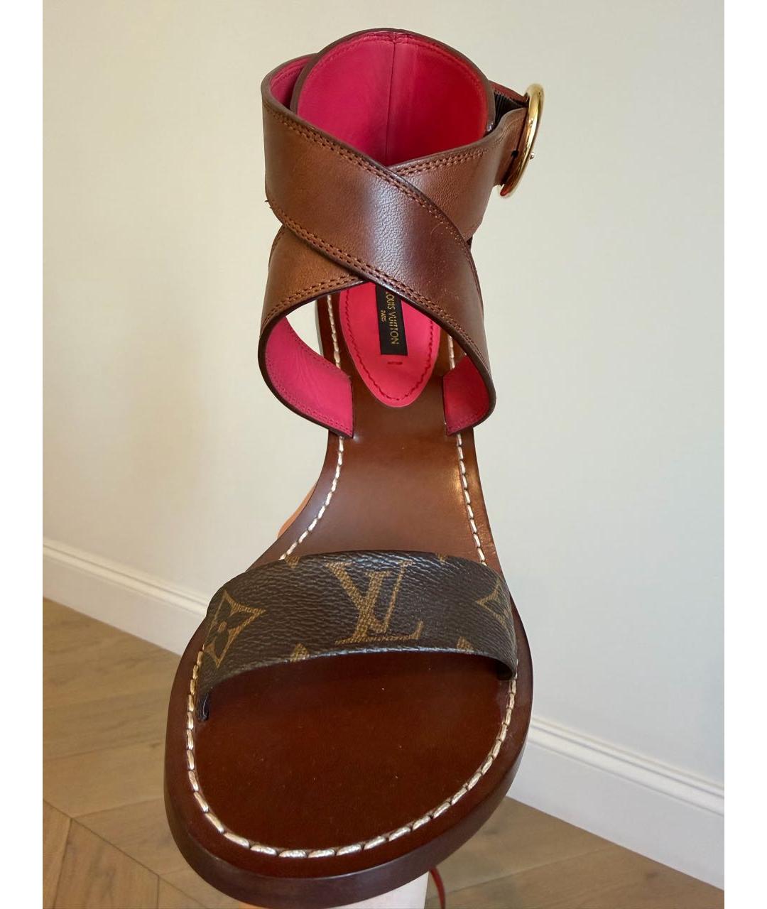LOUIS VUITTON Коричневые кожаные босоножки, фото 3