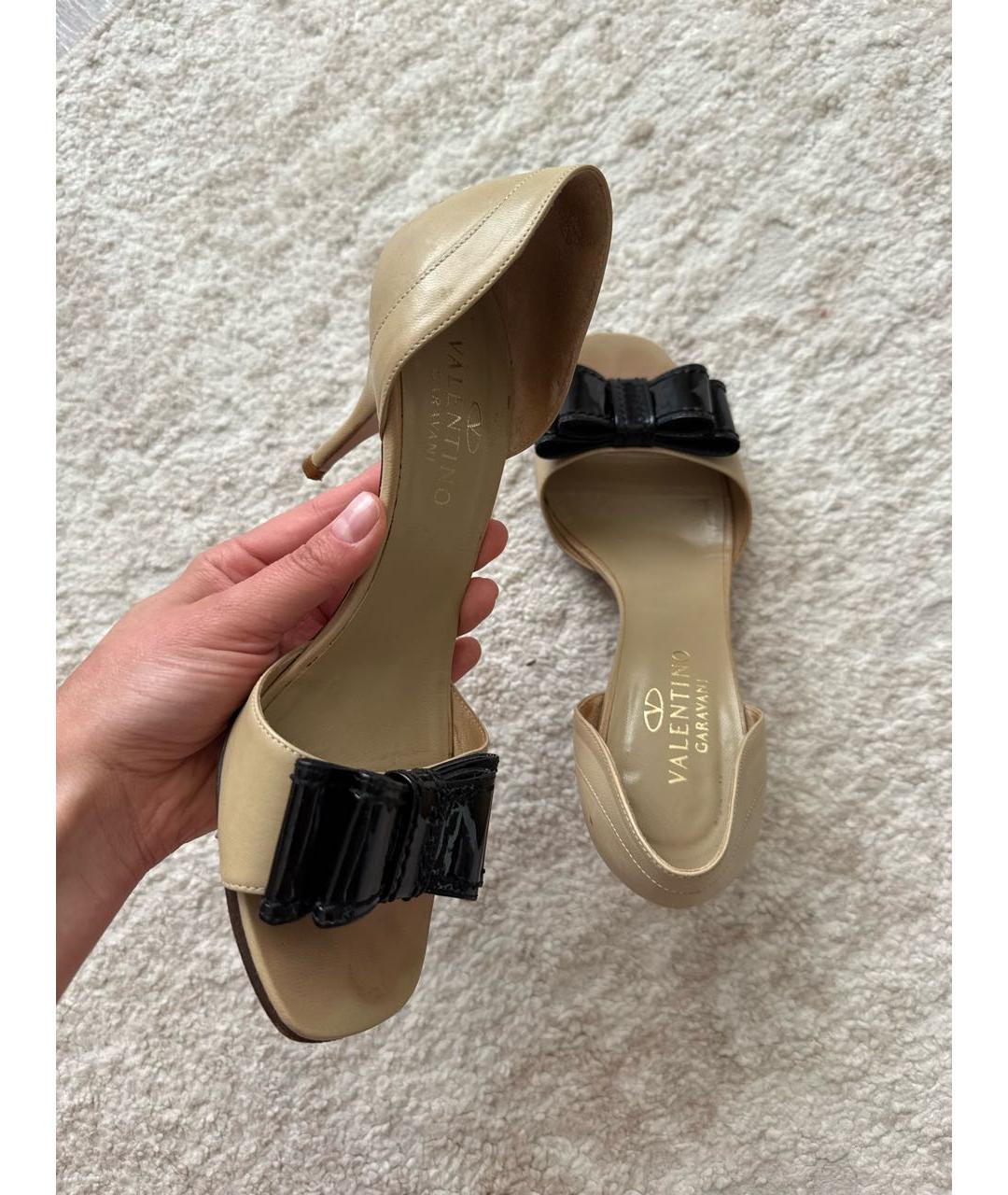 VALENTINO Бежевые кожаные мюли, фото 4