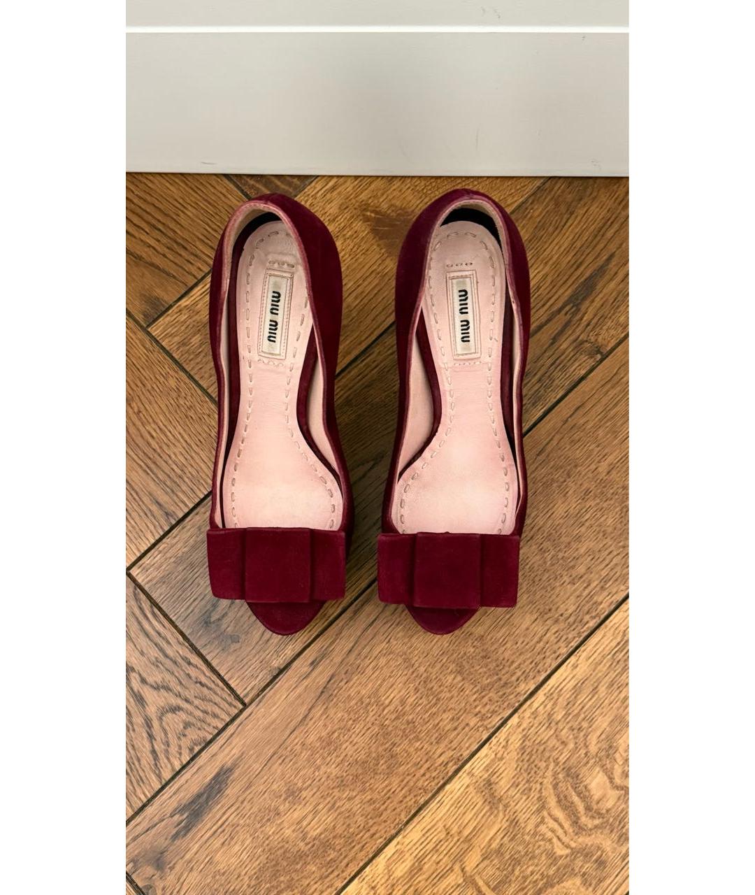 MIU MIU Бордовые замшевые босоножки, фото 2