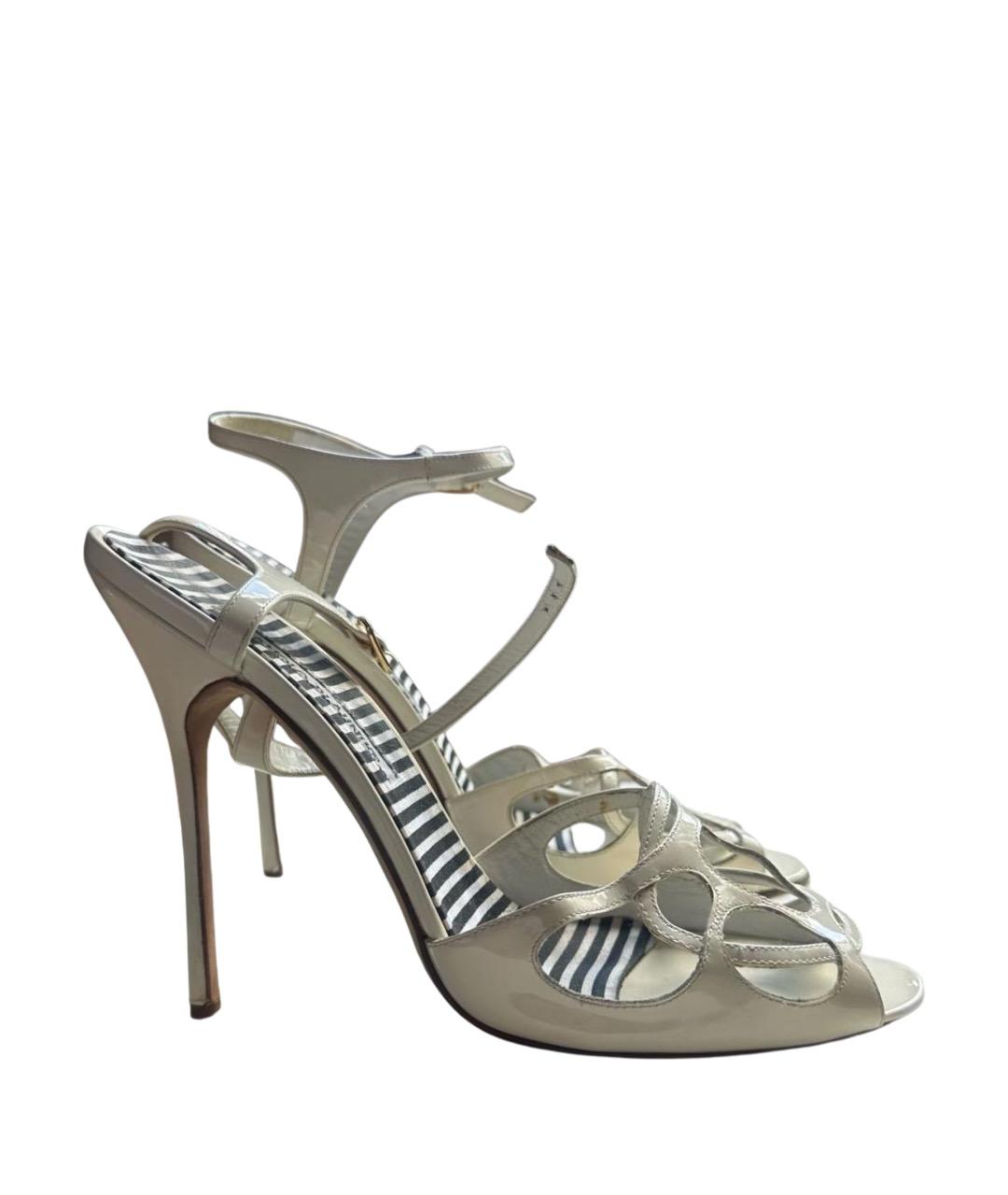 MANOLO BLAHNIK Белые босоножки из лакированной кожи, фото 1