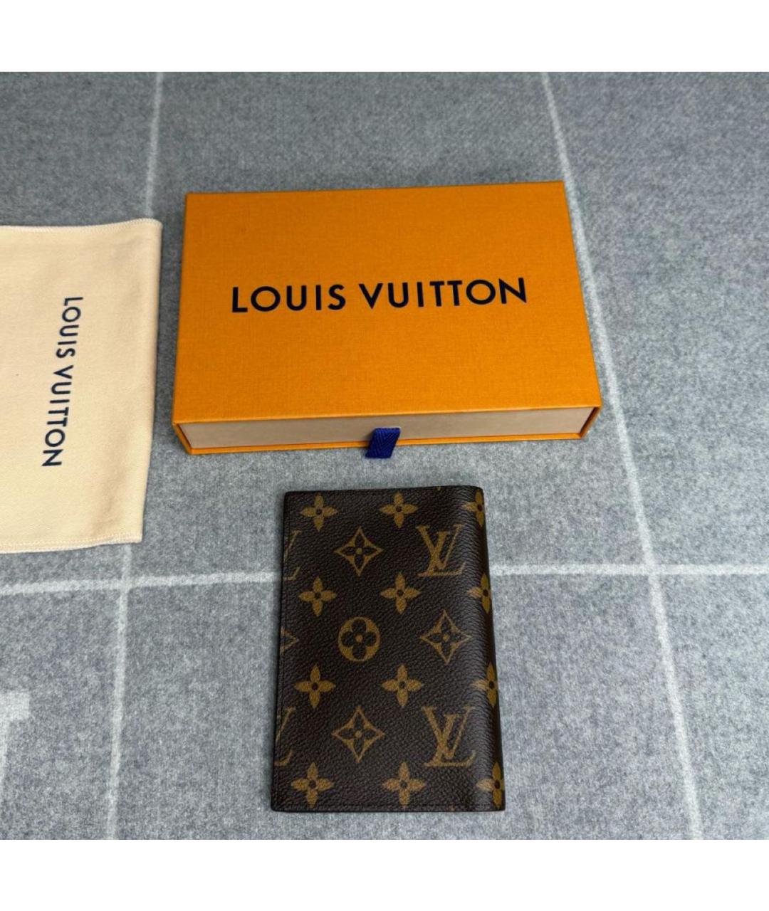 LOUIS VUITTON Коричневый кардхолдер, фото 3