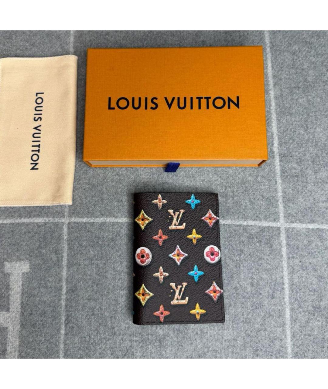 LOUIS VUITTON Коричневый кардхолдер, фото 2