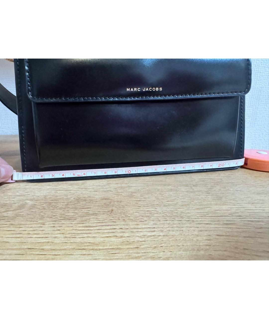 MARC JACOBS Черная сумка с короткими ручками из лакированной кожи, фото 8