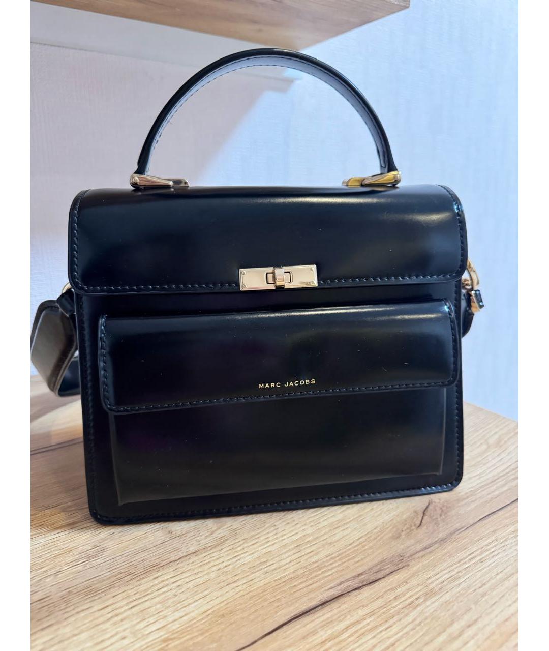 MARC JACOBS Черная сумка с короткими ручками из лакированной кожи, фото 9