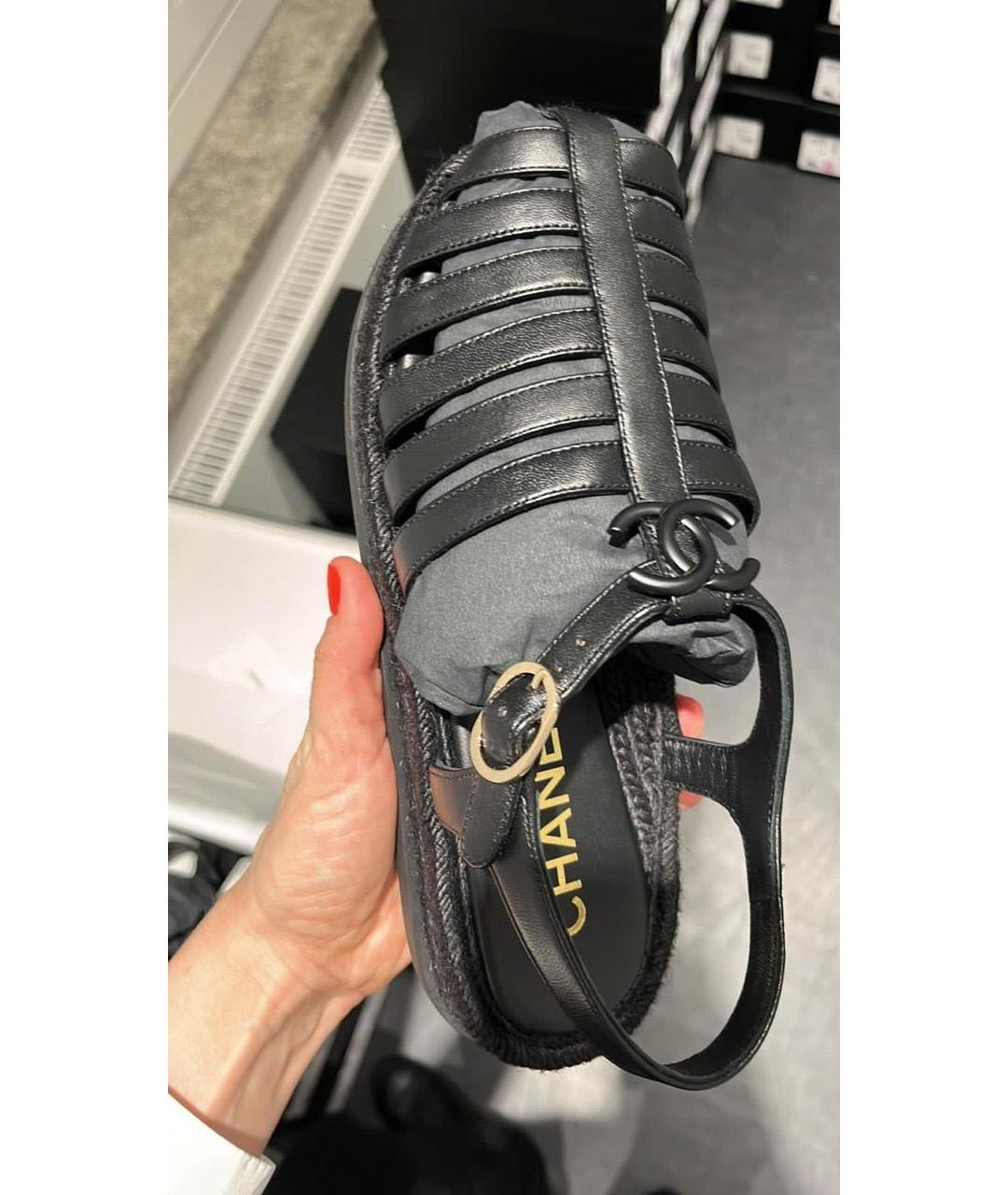 CHANEL Черные кожаные сандалии, фото 2