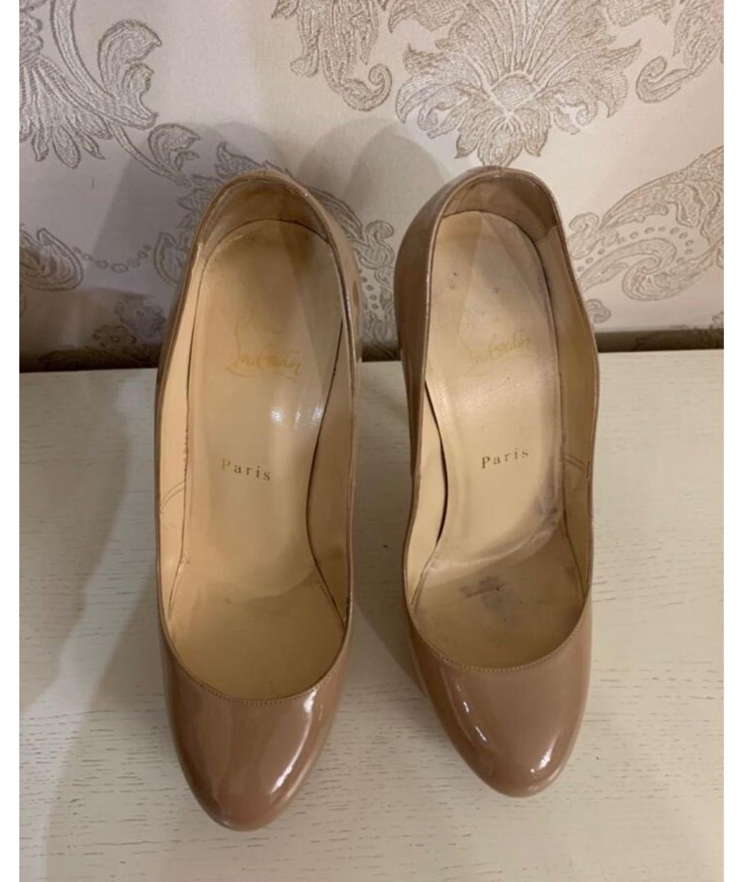 CHRISTIAN LOUBOUTIN Бежевые туфли из лакированной кожи, фото 2