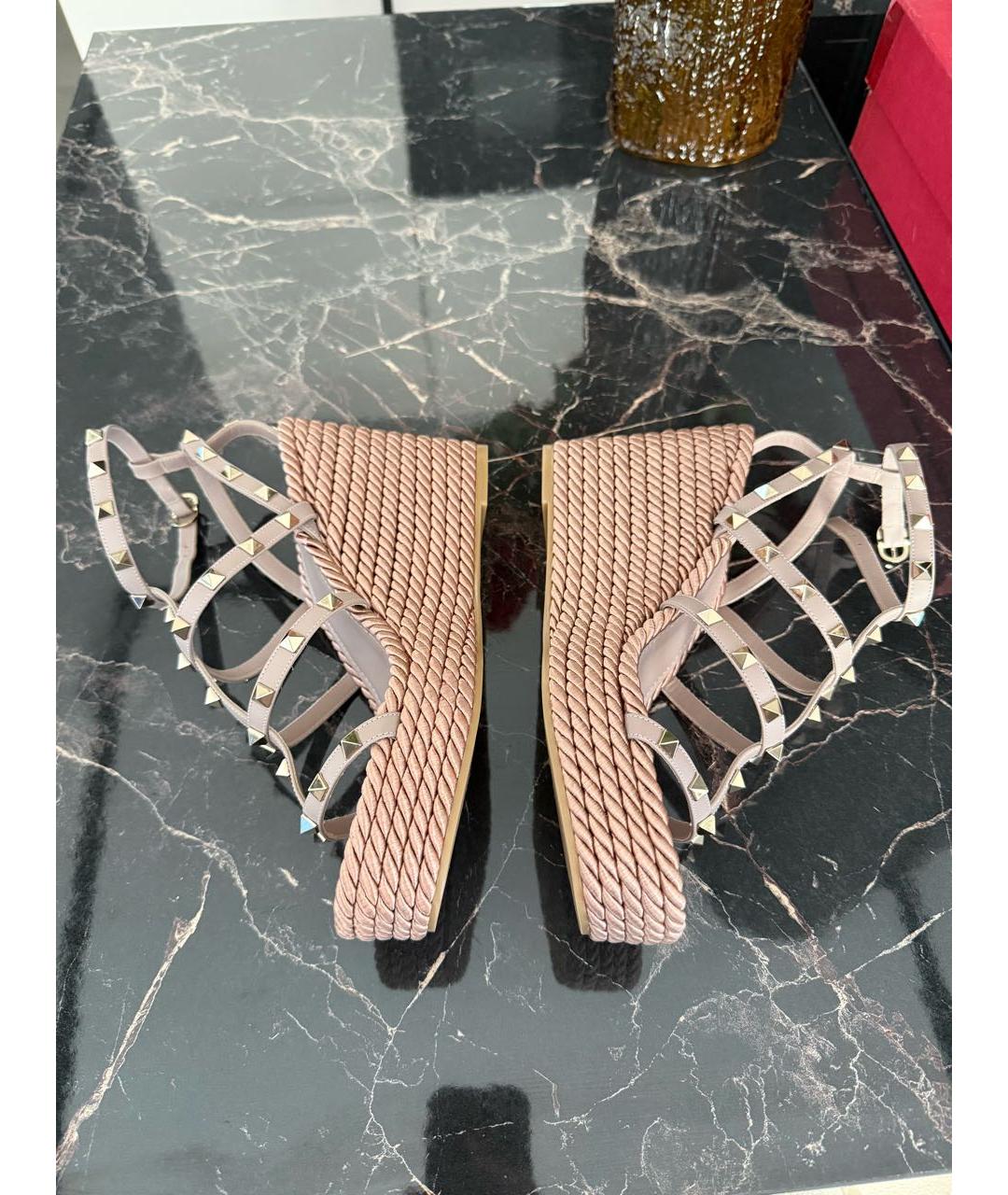 VALENTINO Бежевые кожаные босоножки, фото 5