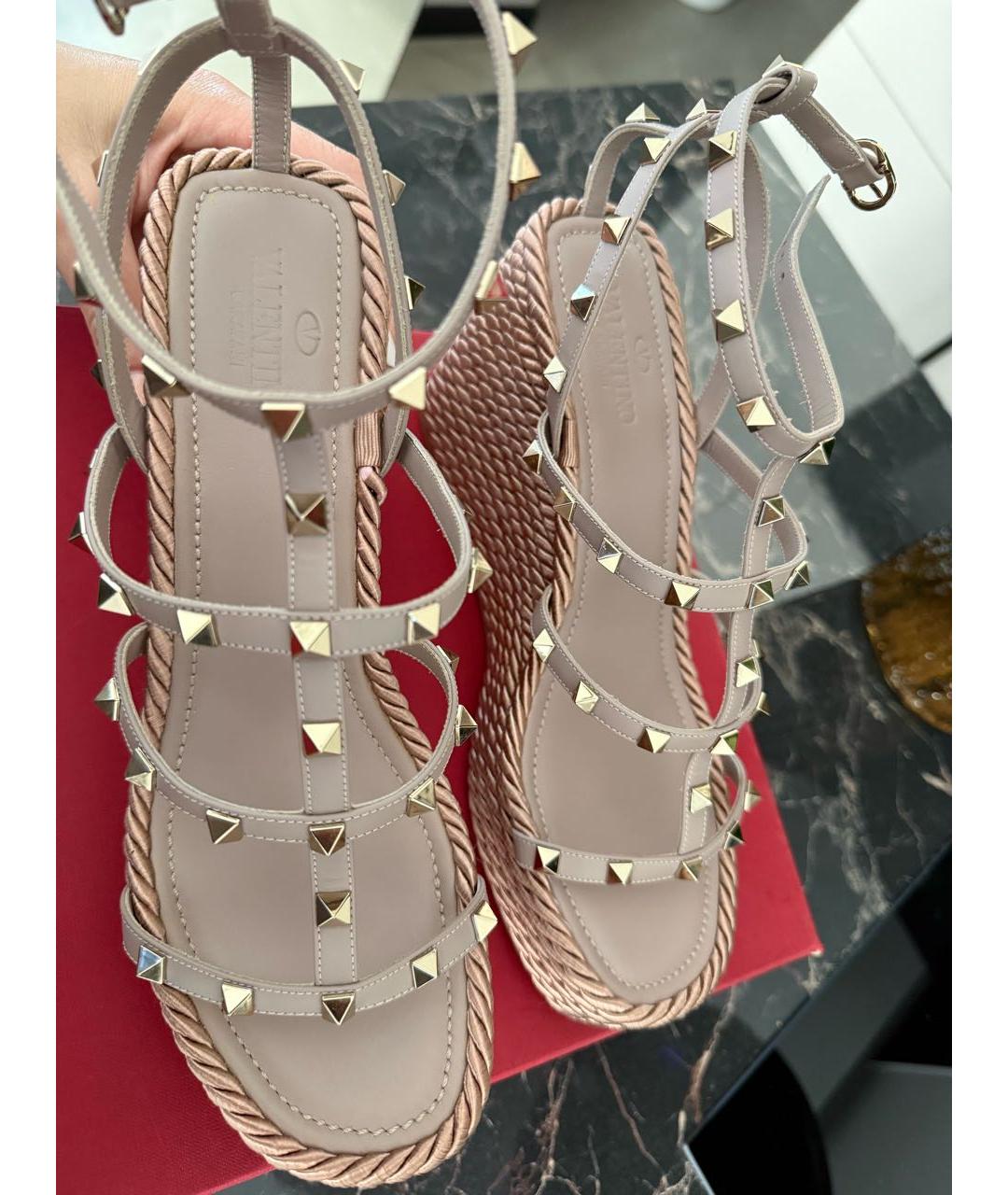 VALENTINO Бежевые кожаные босоножки, фото 3