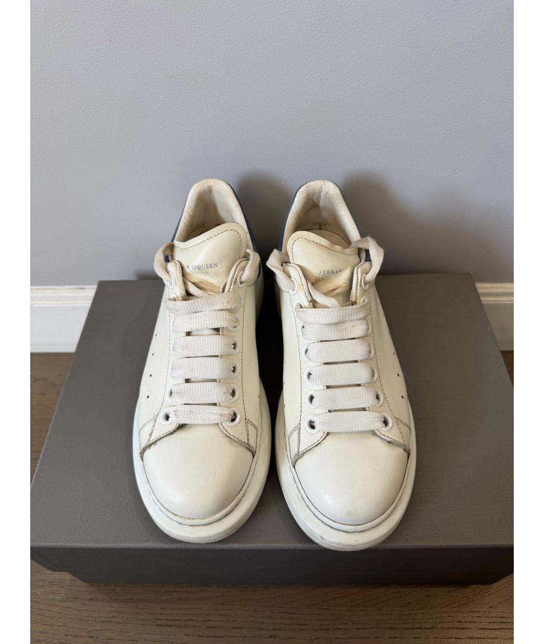 ALEXANDER MCQUEEN Белые кожаные кроссовки, фото 2