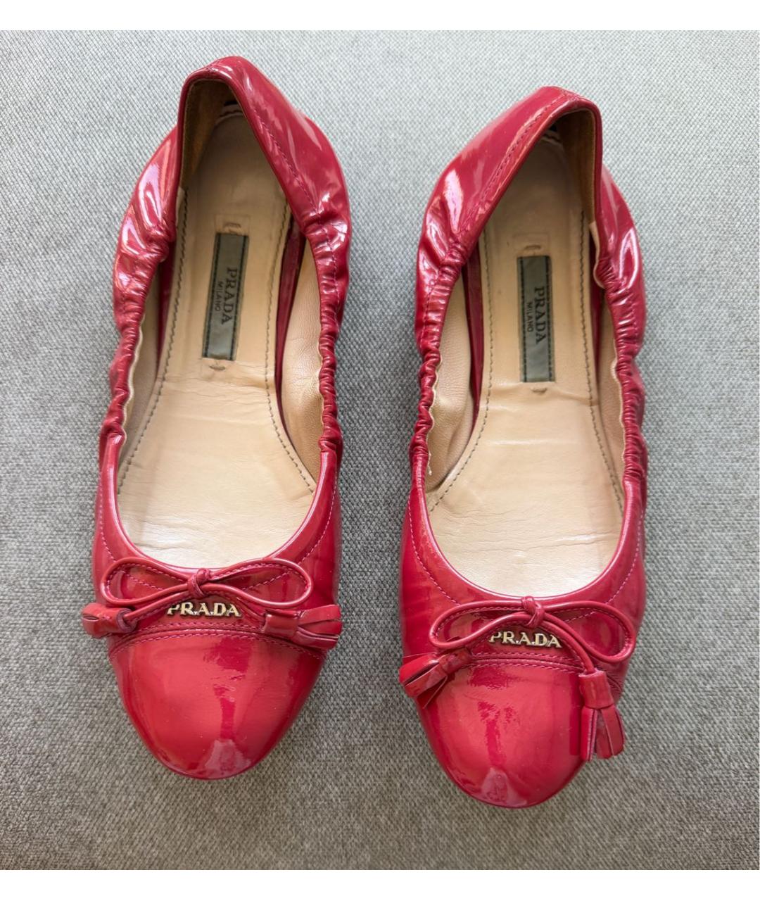 PRADA Красные балетки из лакированной кожи, фото 2