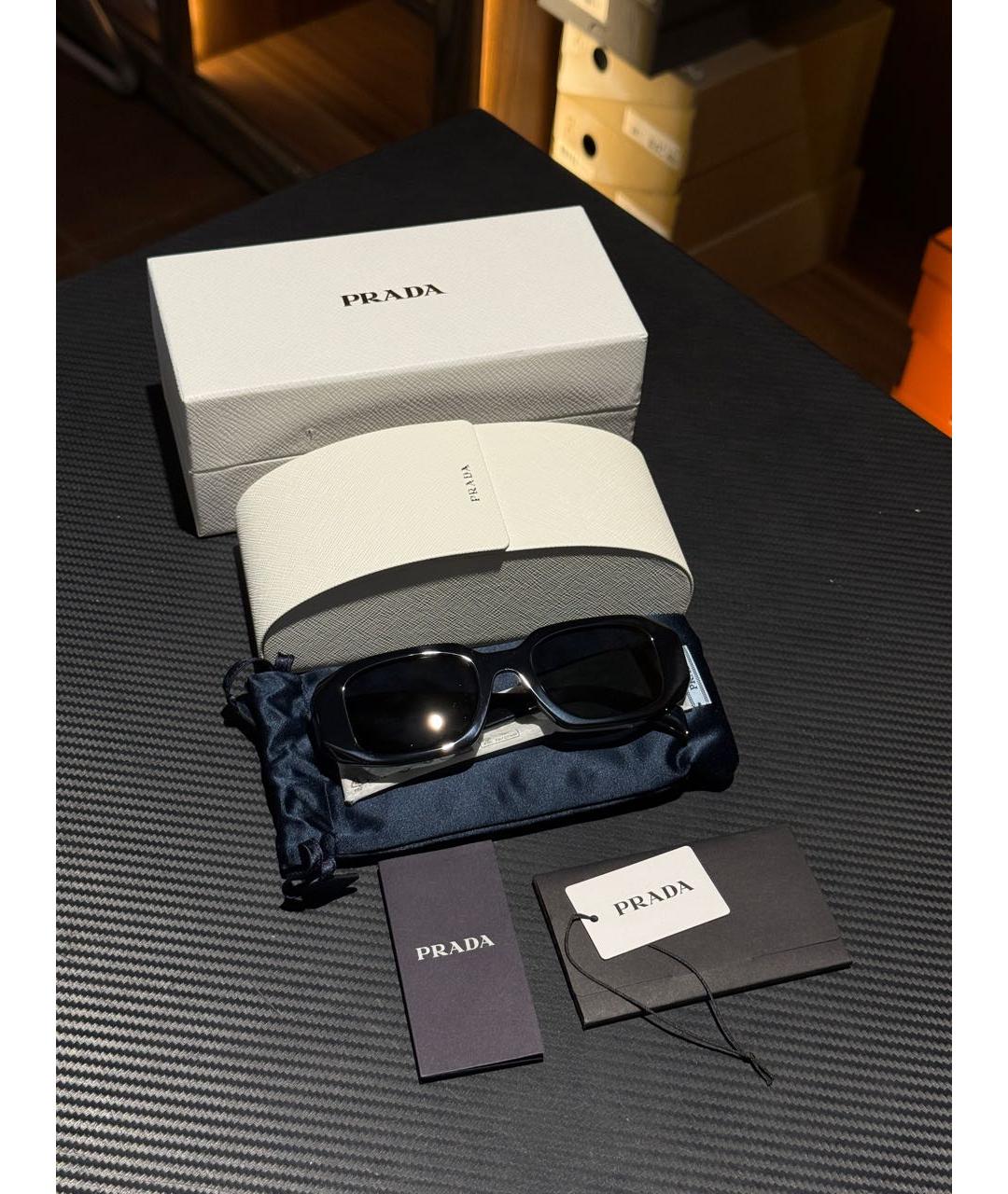 PRADA Черные пластиковые солнцезащитные очки, фото 2