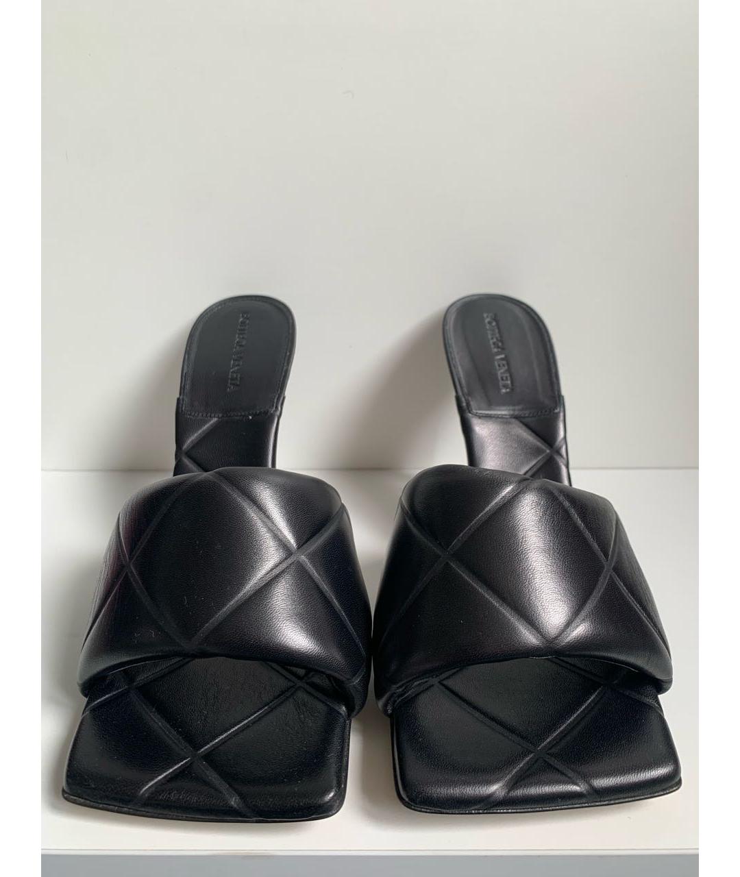 BOTTEGA VENETA Черные кожаные сандалии, фото 2