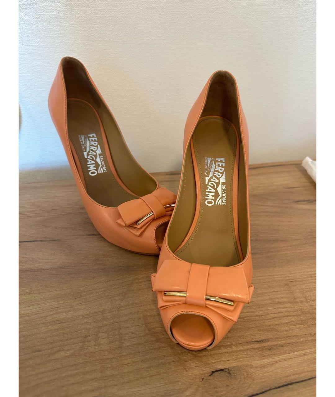 FERRAGAMO Коралловые кожаные туфли, фото 4
