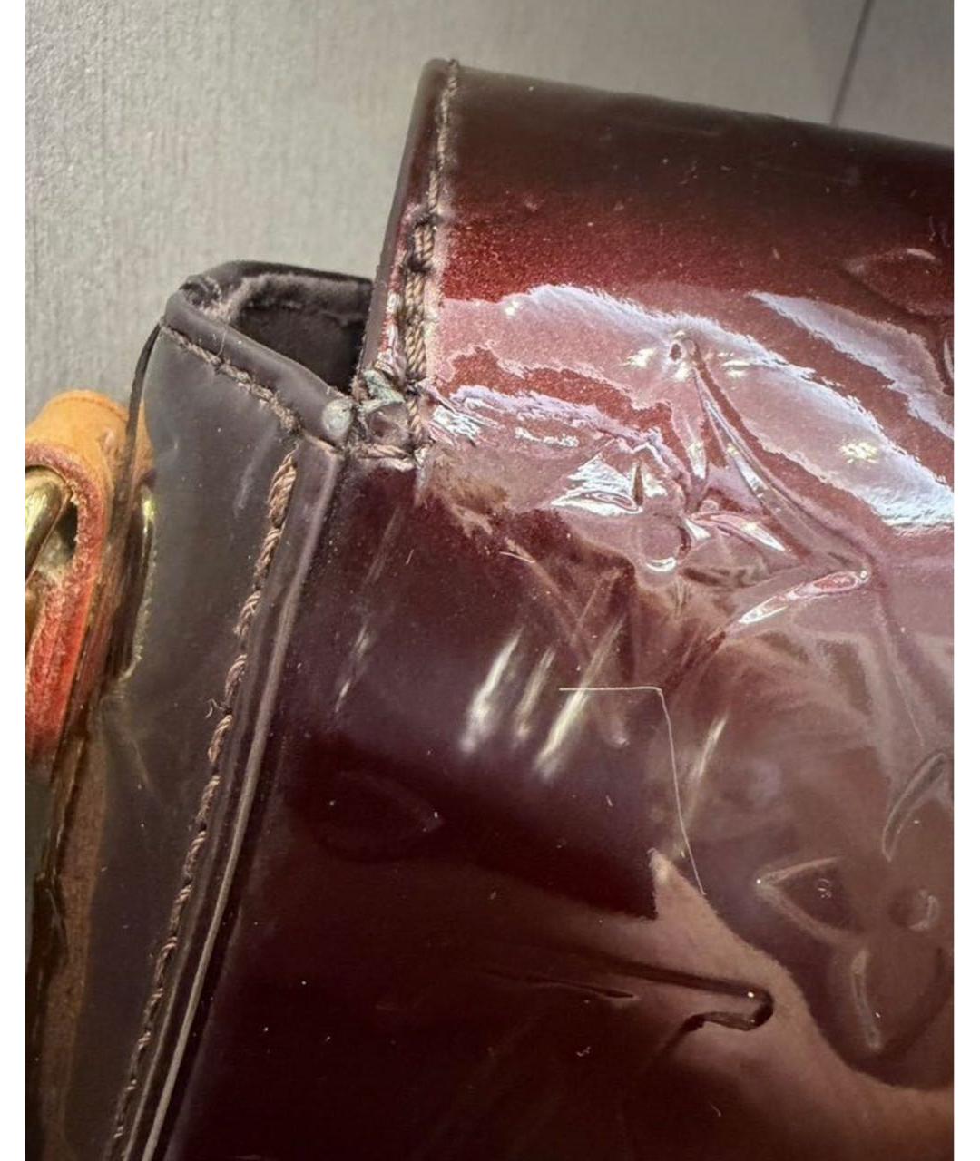 LOUIS VUITTON Бордовая сумка через плечо из лакированной кожи, фото 4