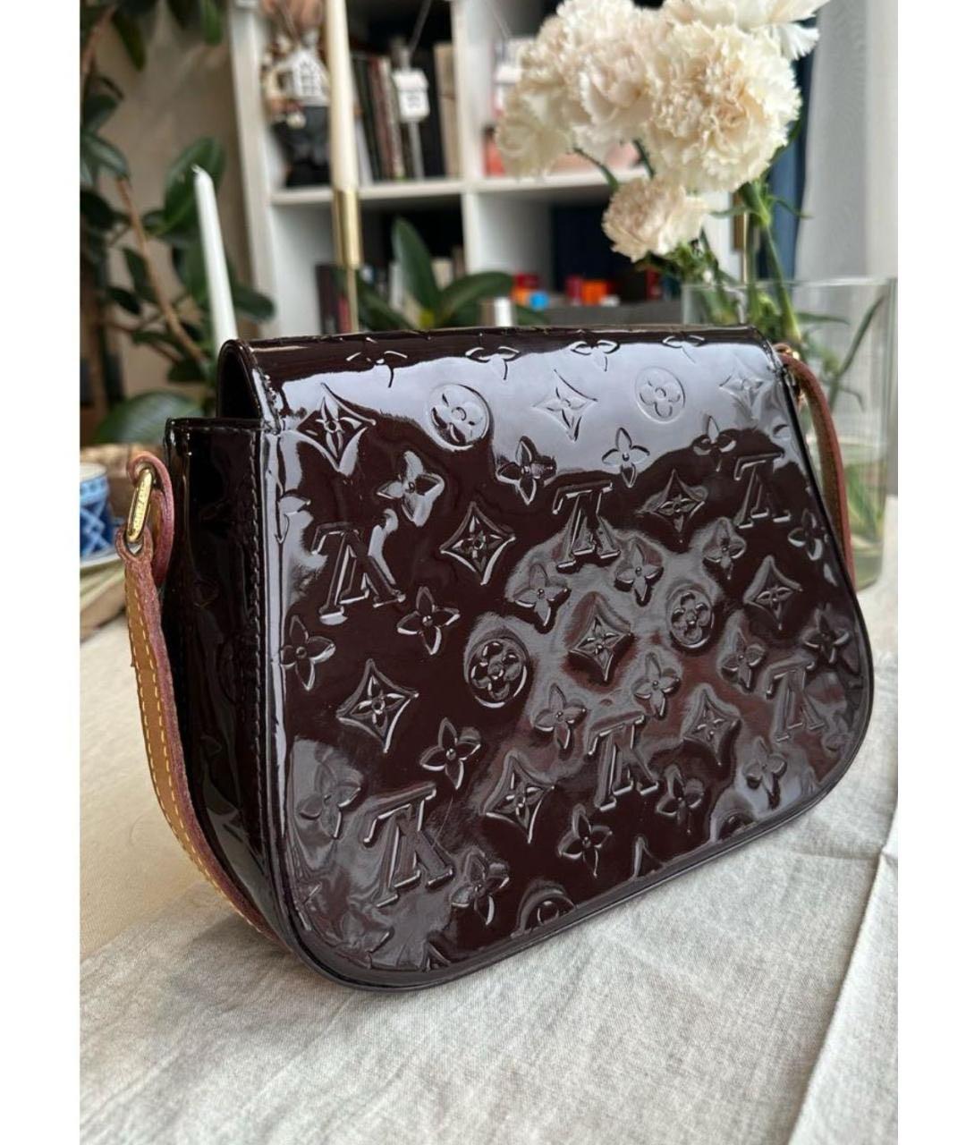 LOUIS VUITTON Бордовая сумка через плечо из лакированной кожи, фото 5