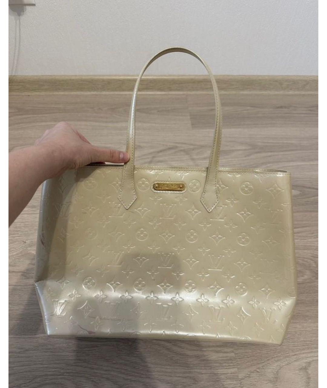 LOUIS VUITTON Бежевая сумка тоут из лакированной кожи, фото 7