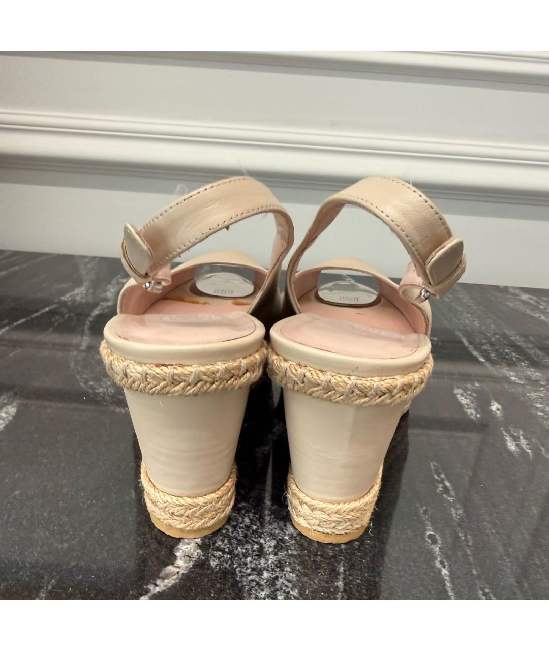 STUART WEITZMAN Бежевые кожаные босоножки, фото 3