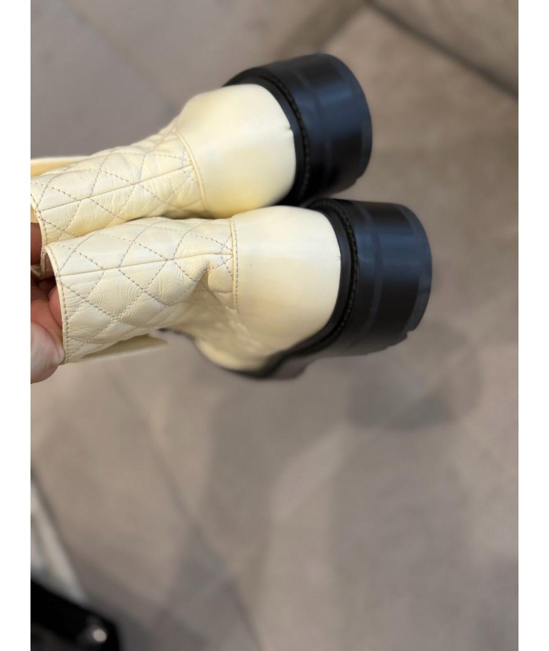CHANEL Белые кожаные ботинки, фото 2