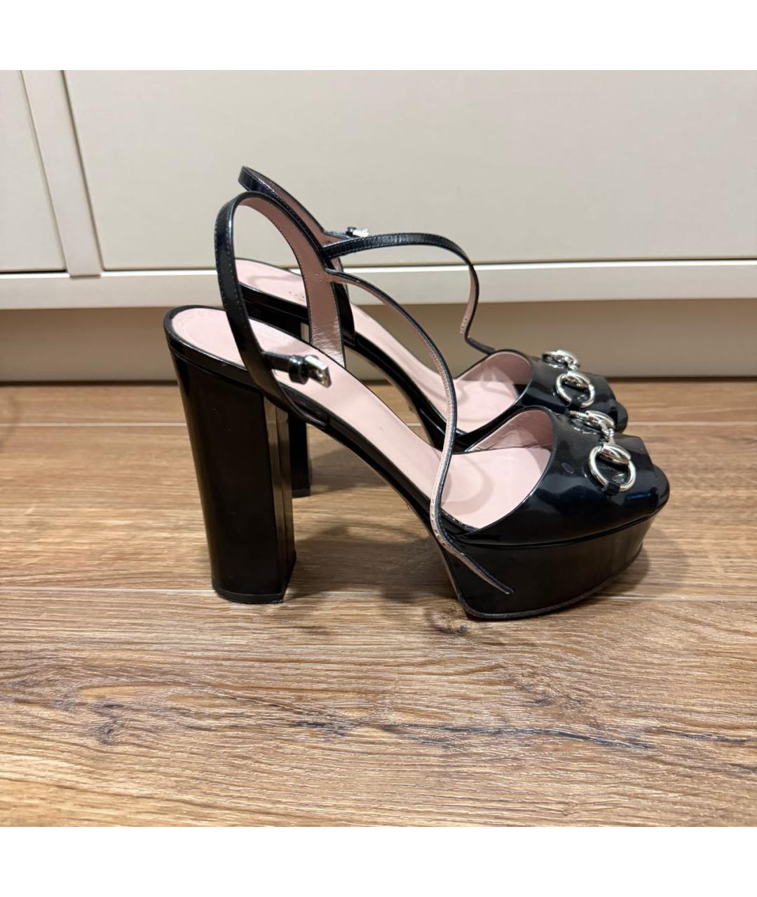 GUCCI Черные босоножки из лакированной кожи, фото 2