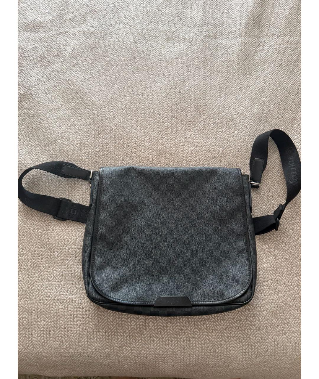 LOUIS VUITTON Серая барсетка, фото 6