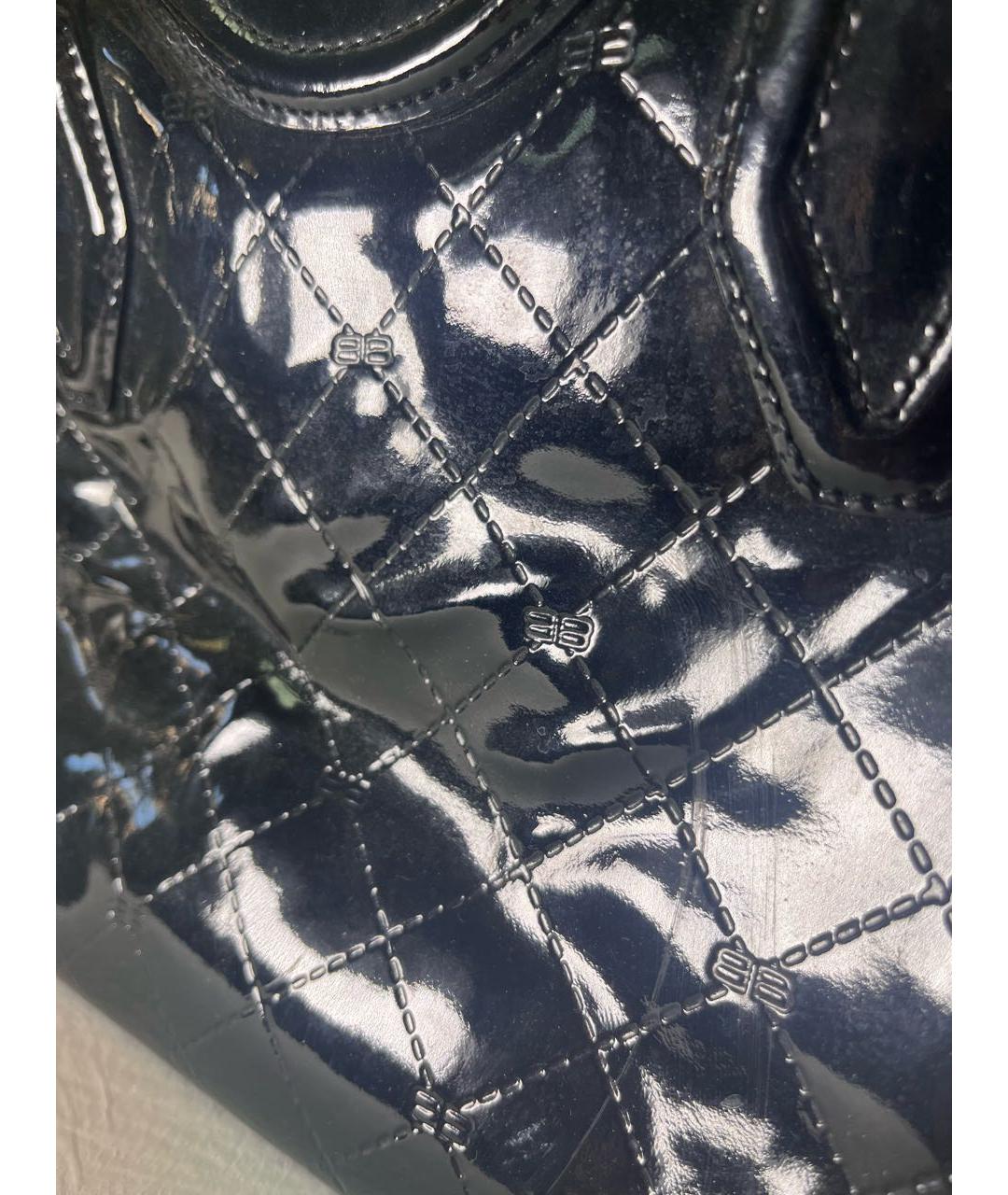 BALENCIAGA Черная сумка с короткими ручками из лакированной кожи, фото 2