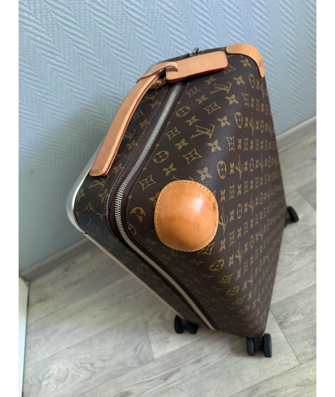 LOUIS VUITTON Коричневый чемодан из искусственной кожи, фото 2