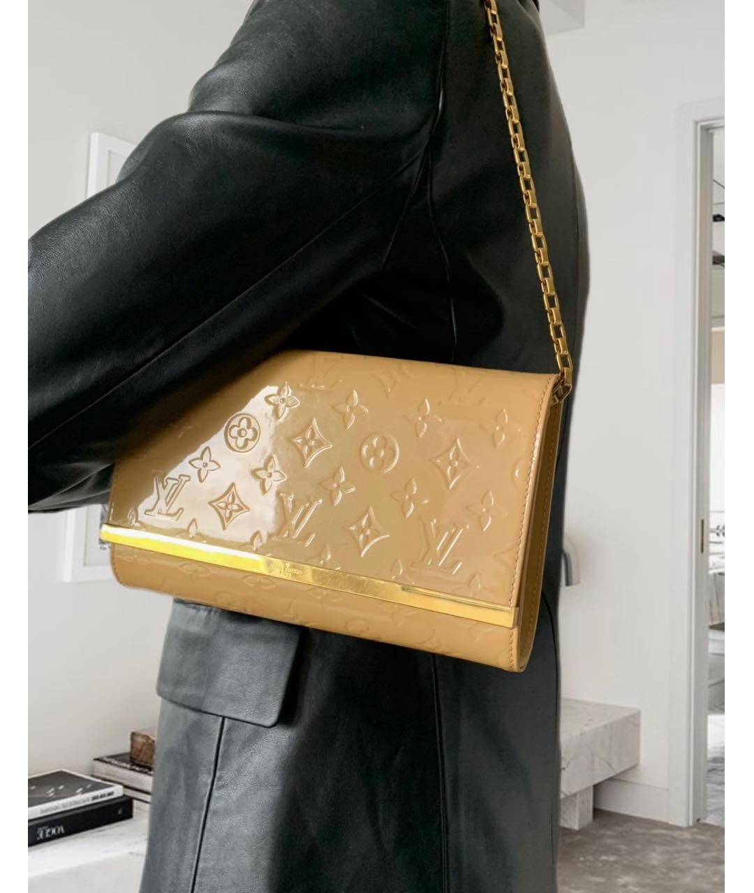 LOUIS VUITTON Бежевая сумка с короткими ручками из лакированной кожи, фото 4