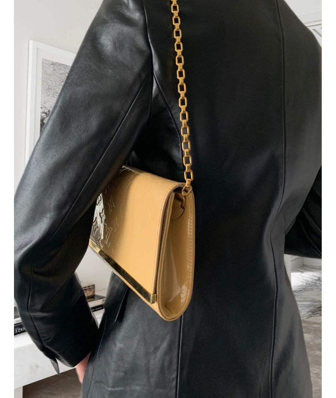 LOUIS VUITTON Бежевая сумка с короткими ручками из лакированной кожи, фото 6