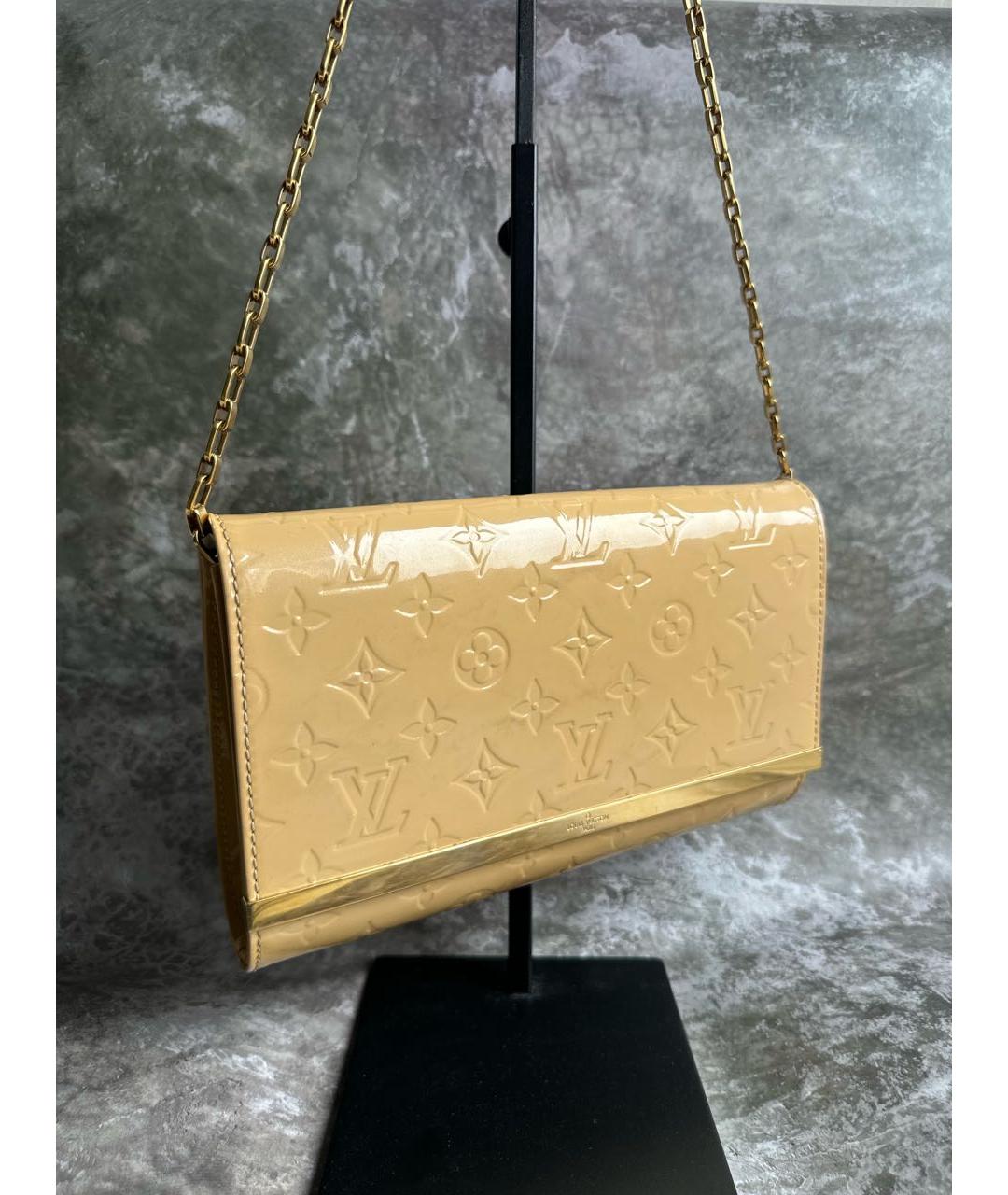 LOUIS VUITTON Бежевая сумка с короткими ручками из лакированной кожи, фото 3