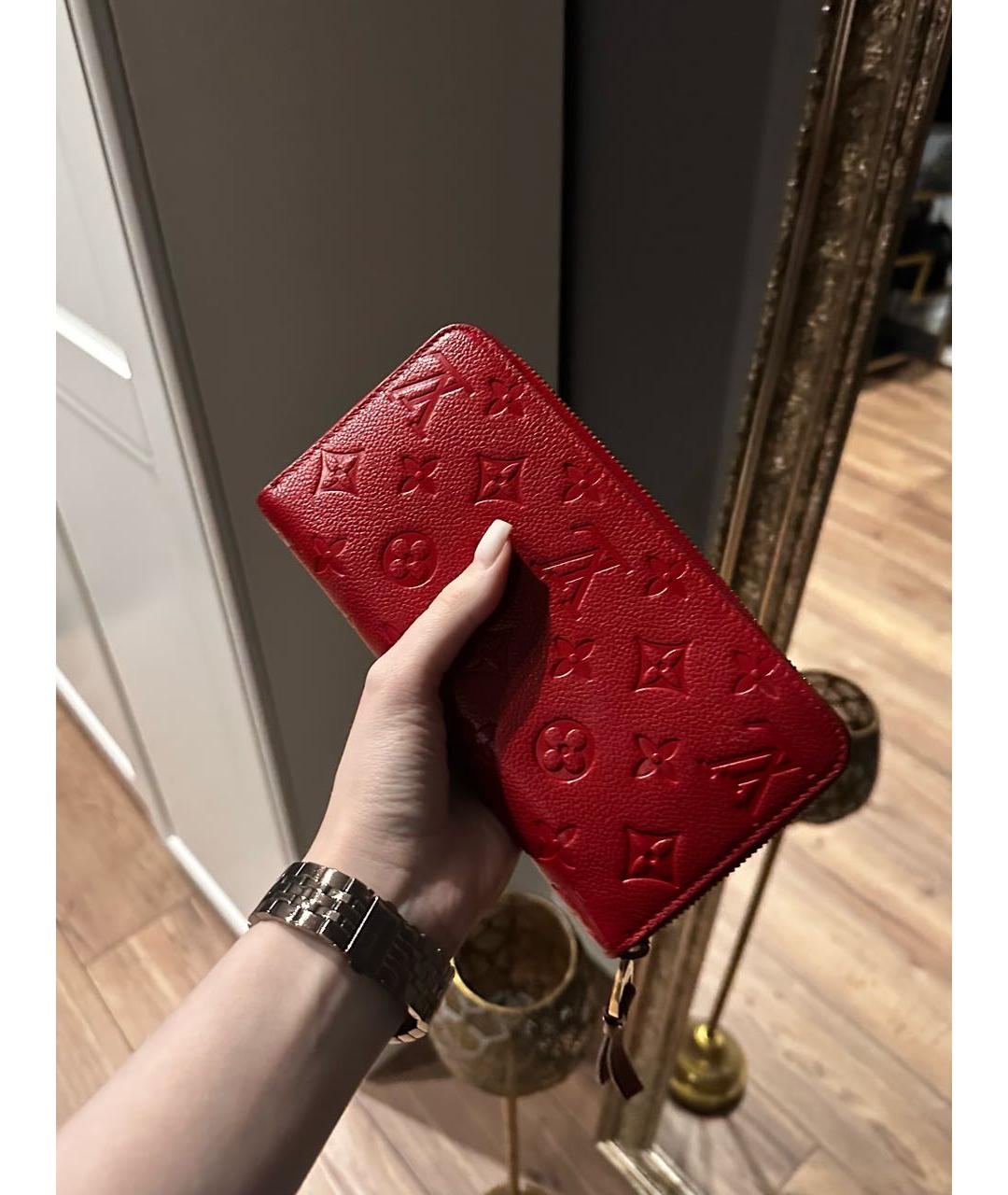 LOUIS VUITTON Красный кожаный кошелек, фото 3