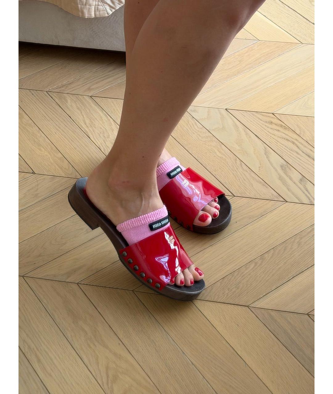 MIU MIU Красные сабо, фото 5
