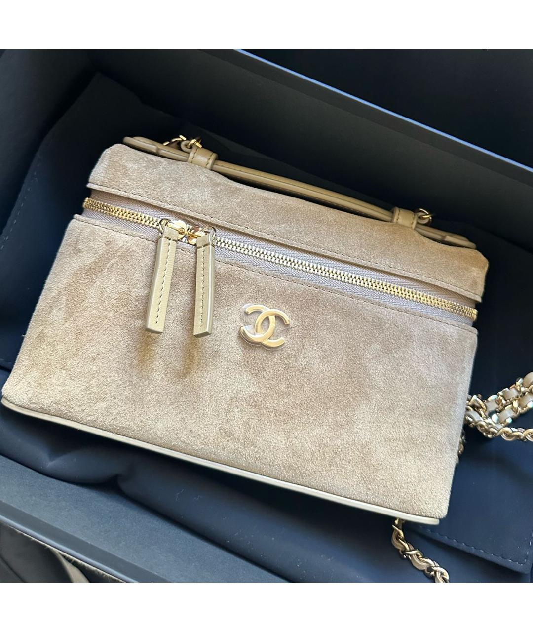 CHANEL Бежевая замшевая сумка через плечо, фото 2