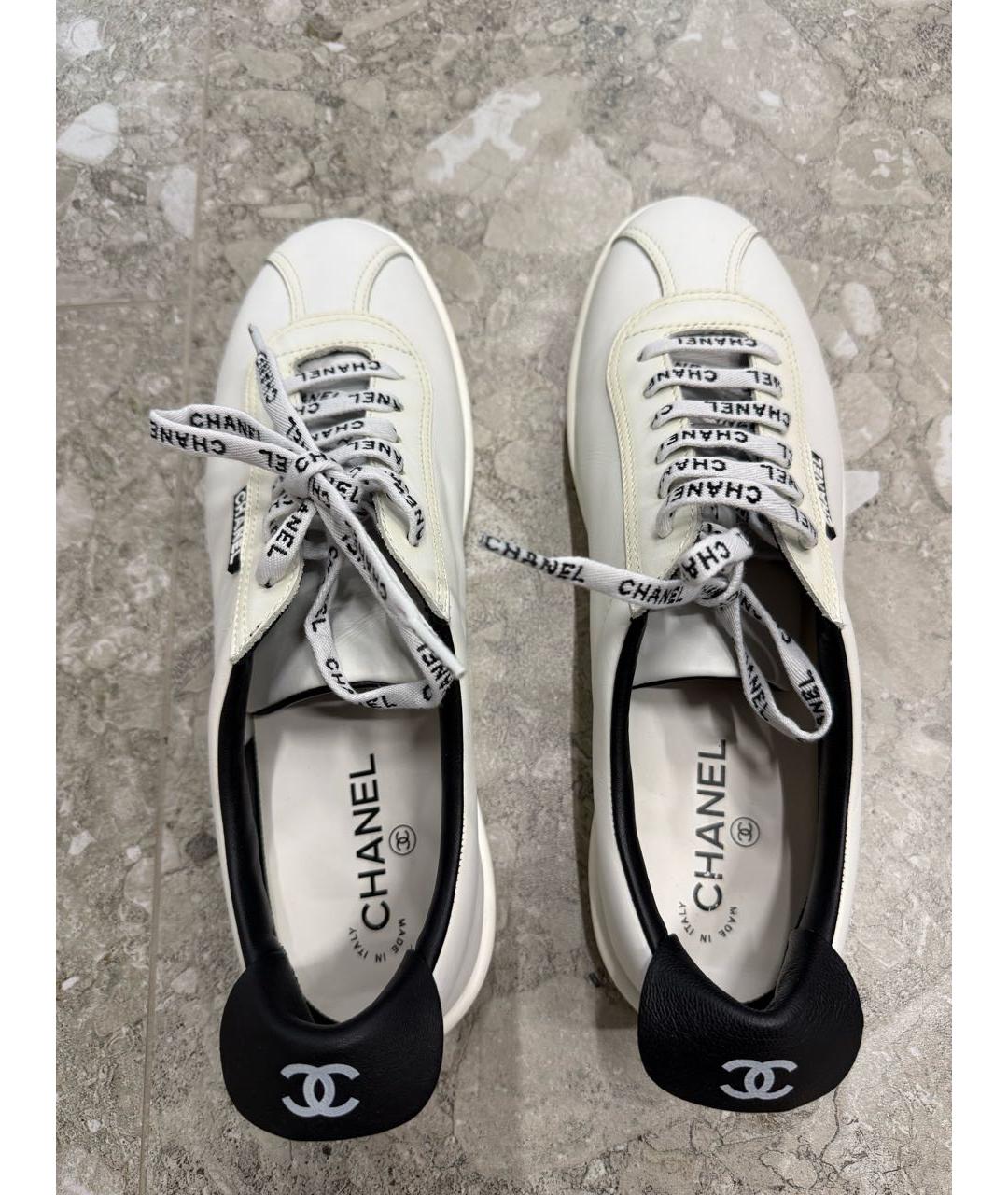 CHANEL Белые кожаные низкие кроссовки / кеды, фото 3