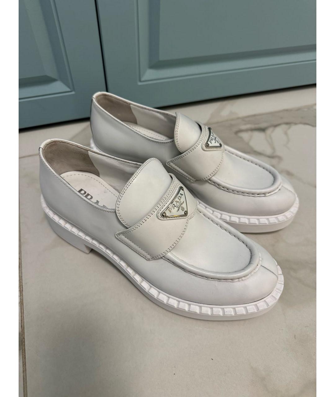 PRADA Белые кожаные лоферы, фото 2