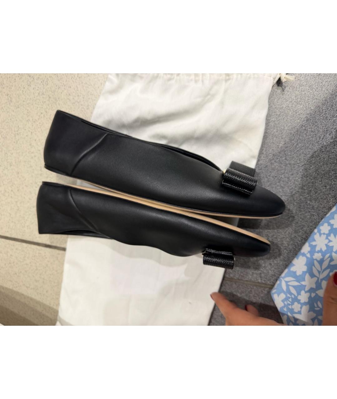 FERRAGAMO Черные кожаные балетки, фото 3
