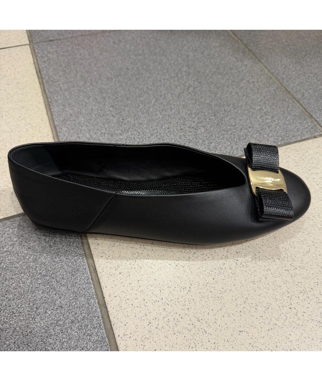 FERRAGAMO Черные кожаные балетки, фото 9