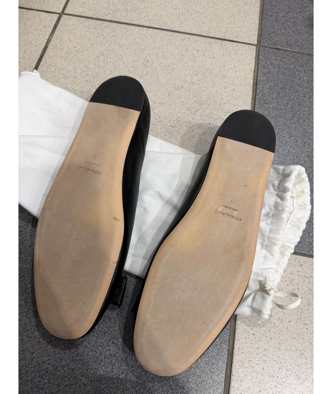 FERRAGAMO Черные кожаные балетки, фото 6