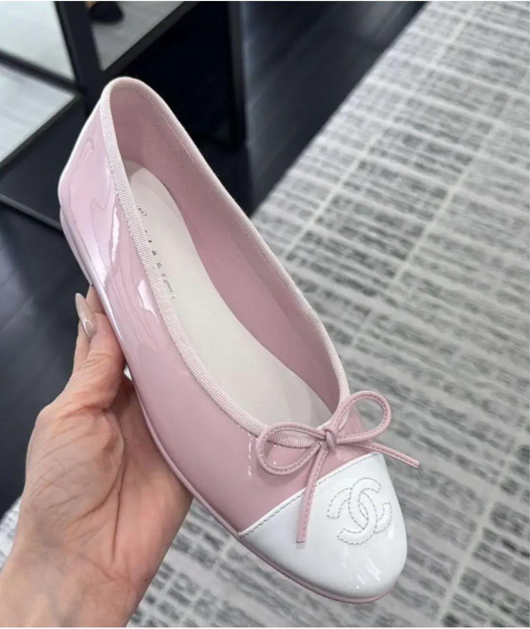 CHANEL Розовые балетки из лакированной кожи, фото 2