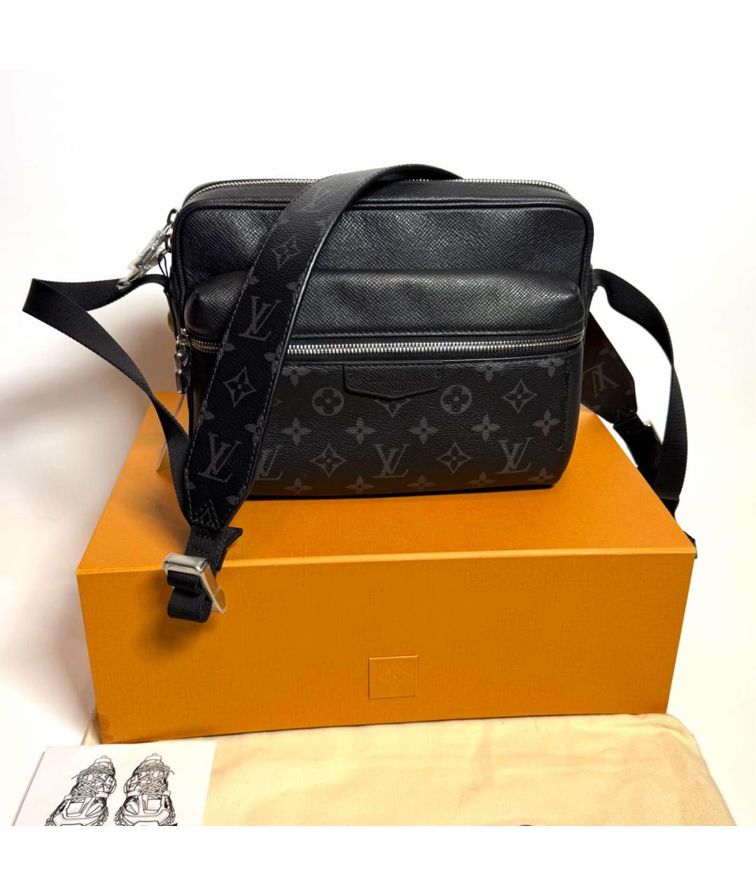 LOUIS VUITTON Черная кожаная сумка на плечо, фото 3