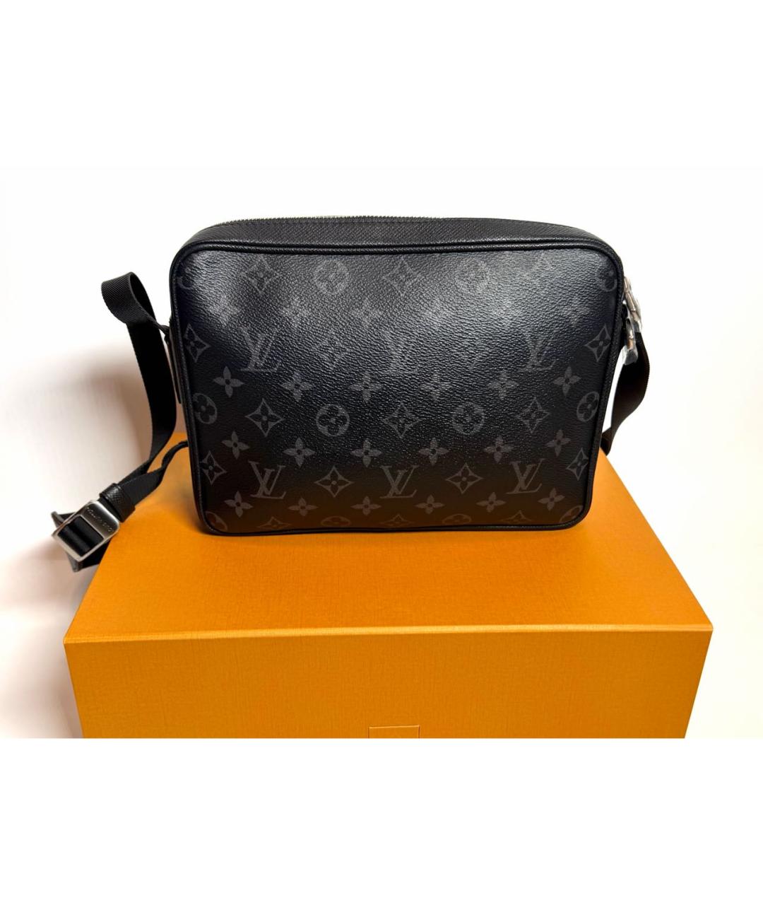 LOUIS VUITTON Черная кожаная сумка на плечо, фото 6