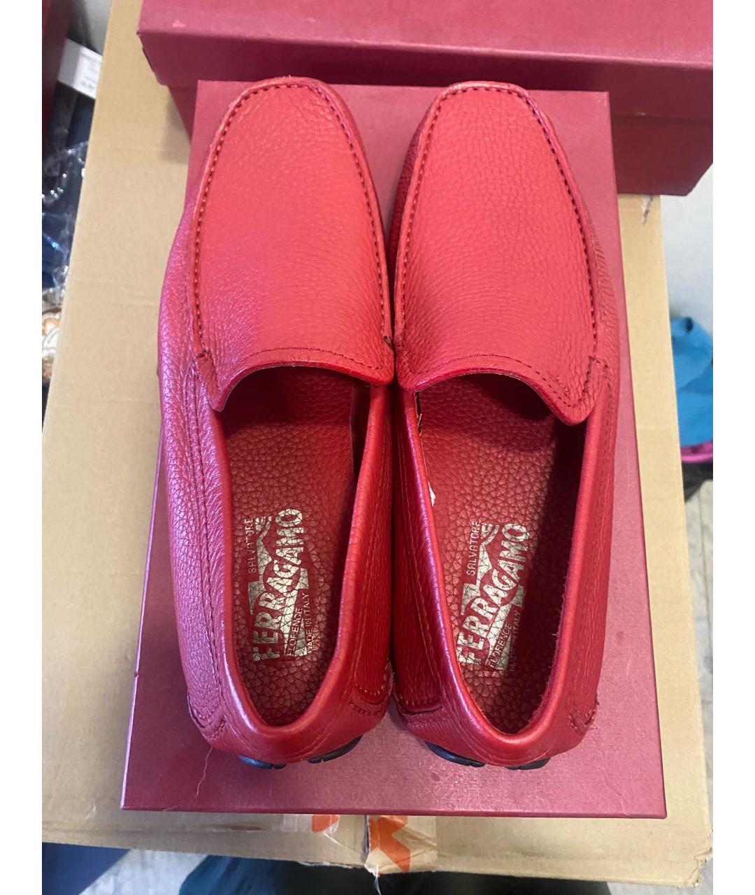 FERRAGAMO Красные кожаные мокасины, фото 2