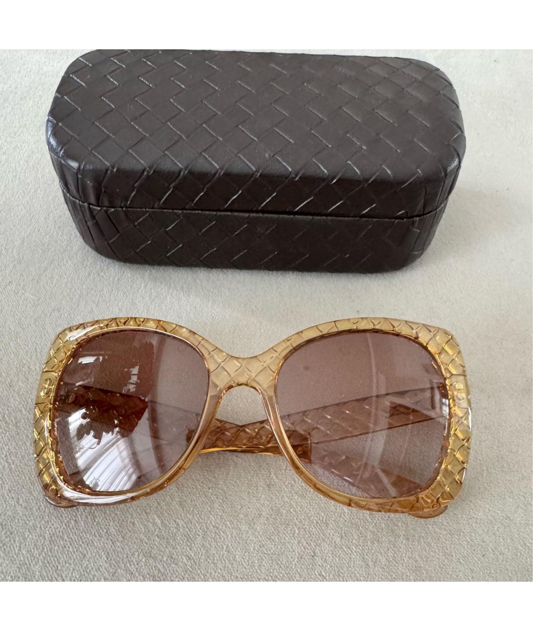 BOTTEGA VENETA Горчичные пластиковые солнцезащитные очки, фото 5