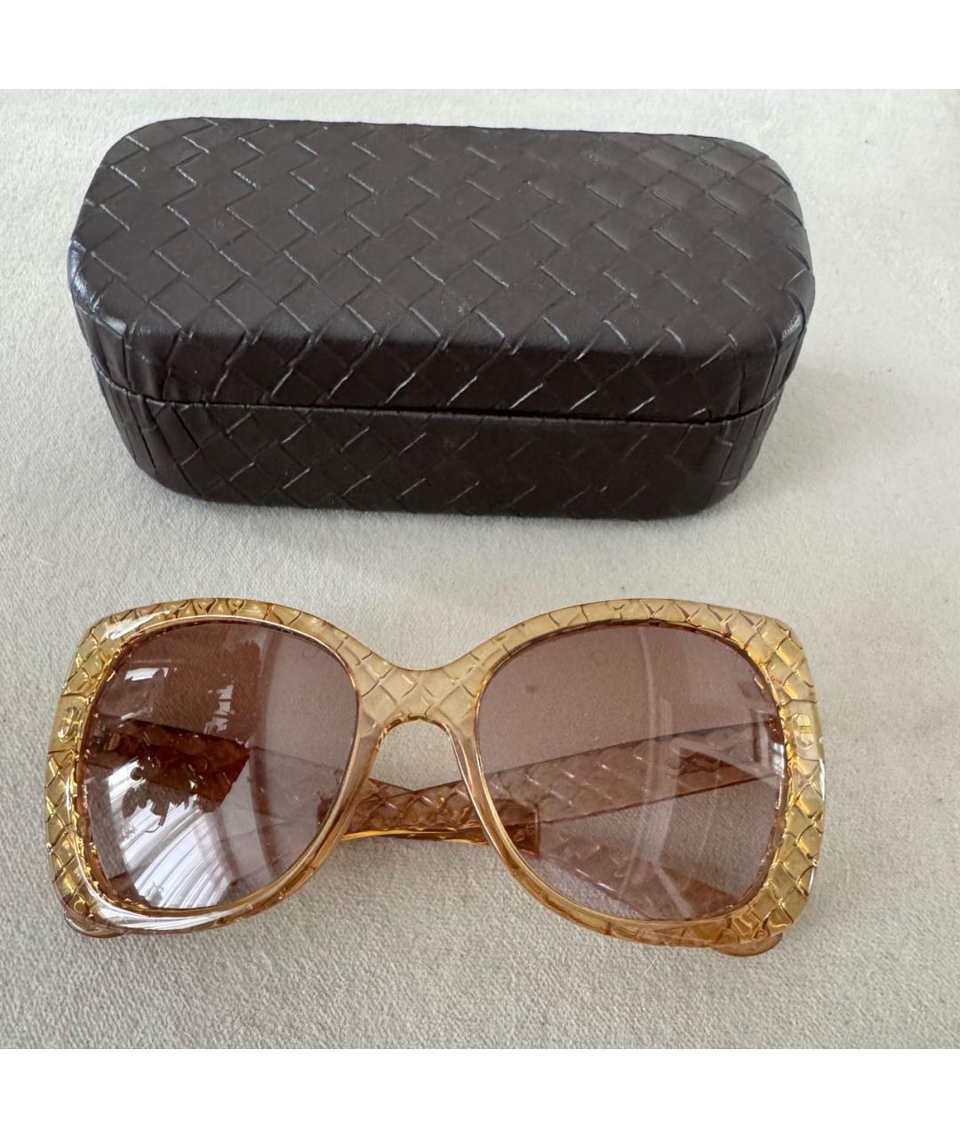 BOTTEGA VENETA Горчичные пластиковые солнцезащитные очки, фото 4