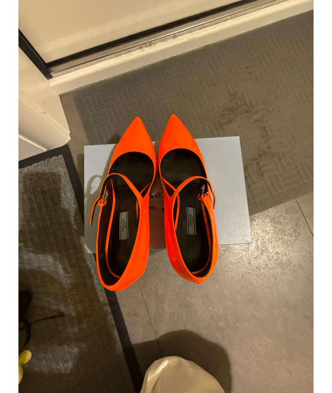 PRADA Оранжевые туфли из лакированной кожи, фото 3