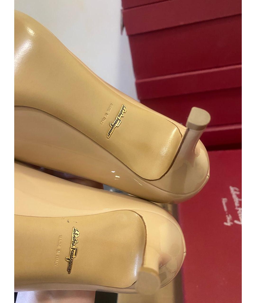 FERRAGAMO Бежевые кожаные туфли, фото 4