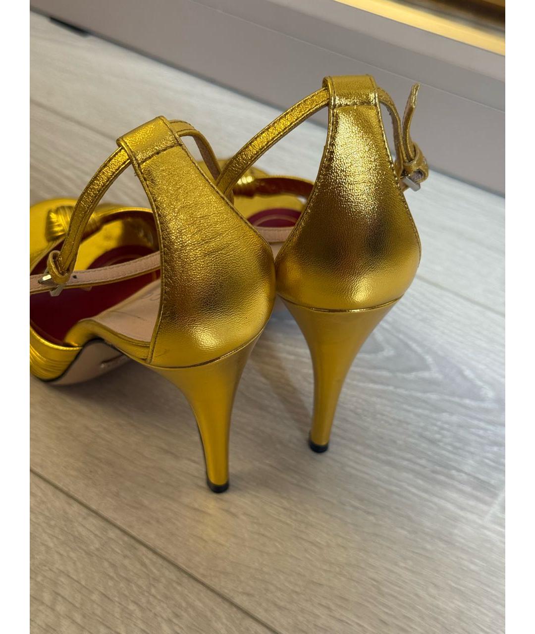 GUCCI Золотые кожаные босоножки, фото 3