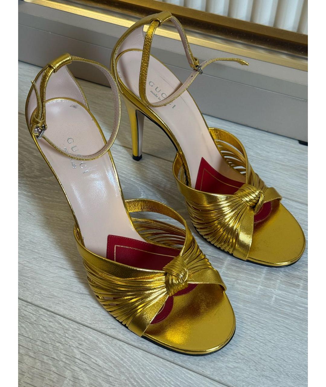 GUCCI Золотые кожаные босоножки, фото 2